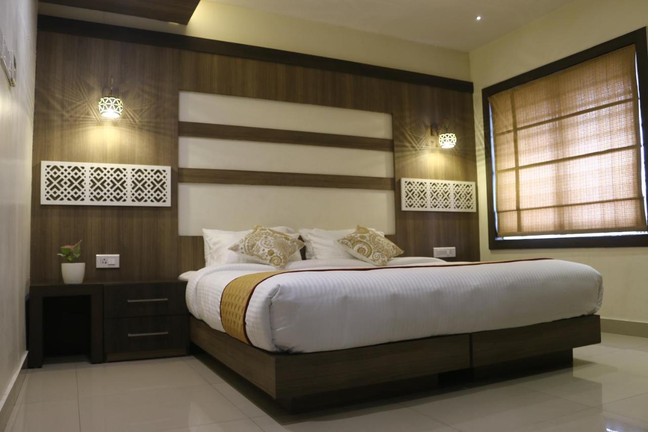 The Rubis Hotel Kottakkal Exterior photo